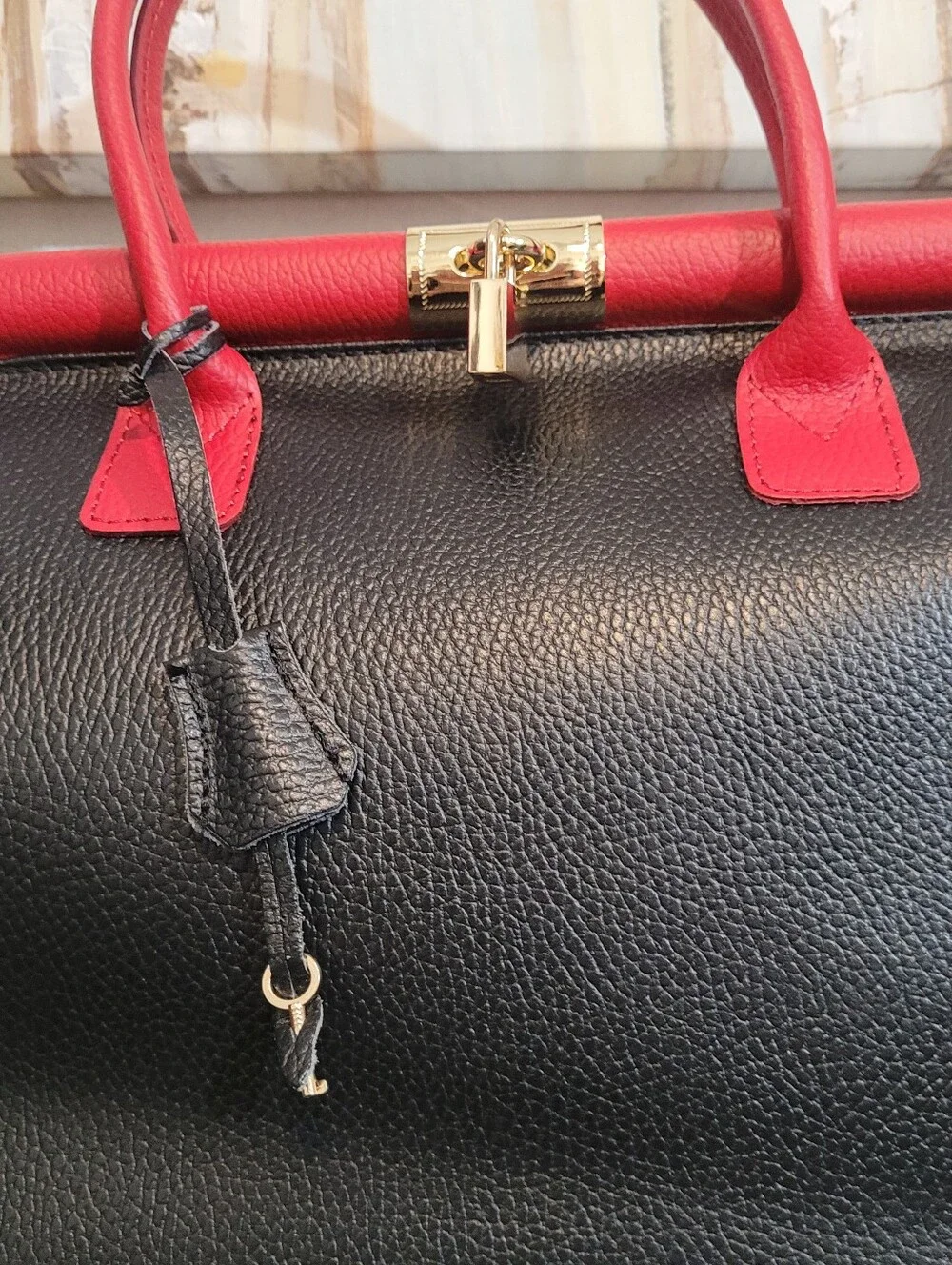Borse In Pelle Black and Red Leather Top-Handle Women’s Bag Strap. Lock &   Key